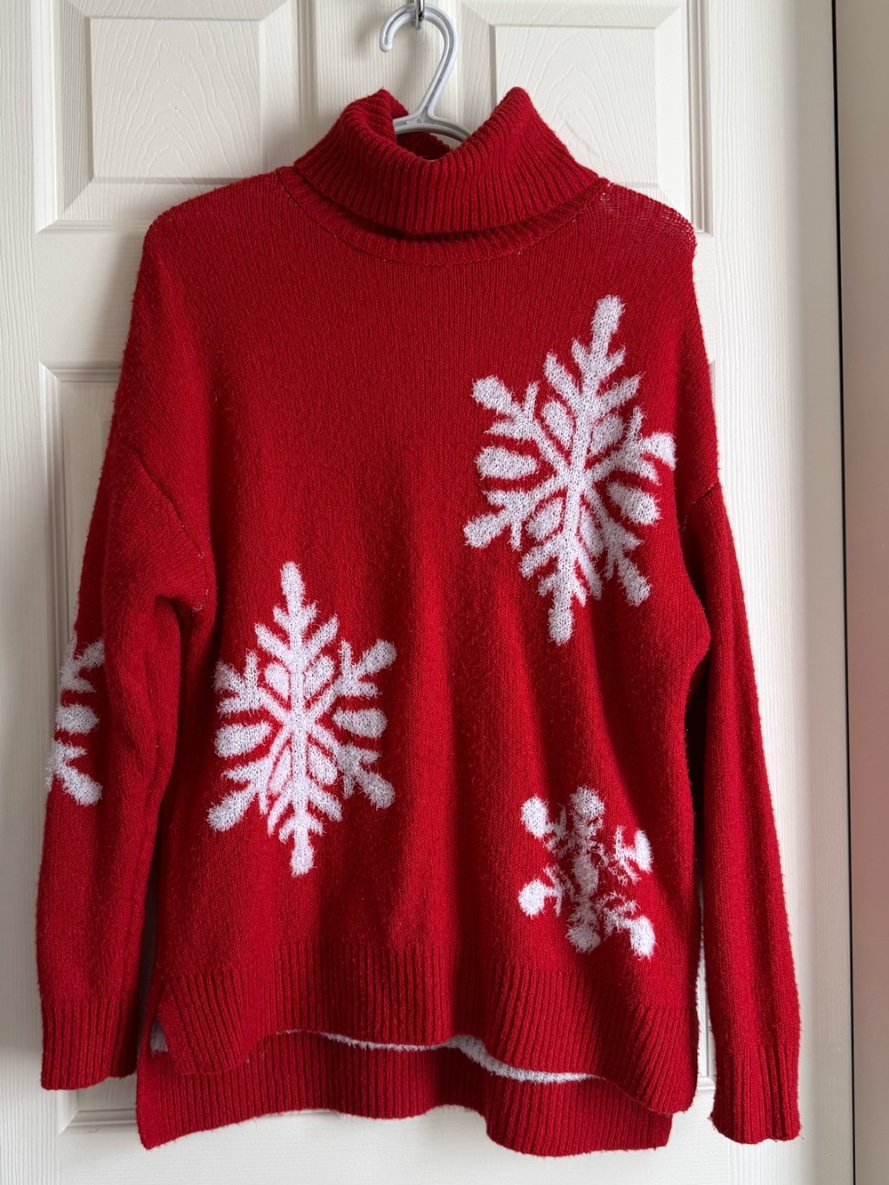 Cupcakes & Cashmere Cozy Snowflake Turtleneck Sweater Red Size S